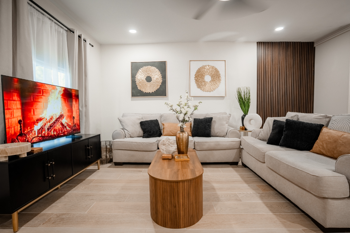 Modern 4-Bedroom Retreat Built for Travelers - Photo 2
