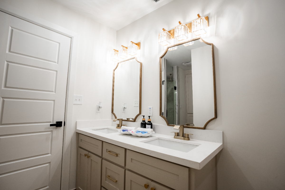 Modern 4-Bedroom Retreat Built for Travelers - Photo 11