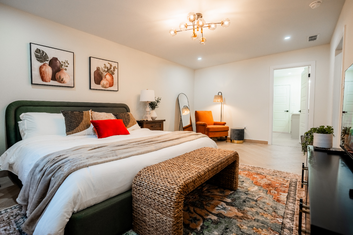 Modern 4-Bedroom Retreat Built for Travelers - Photo 10