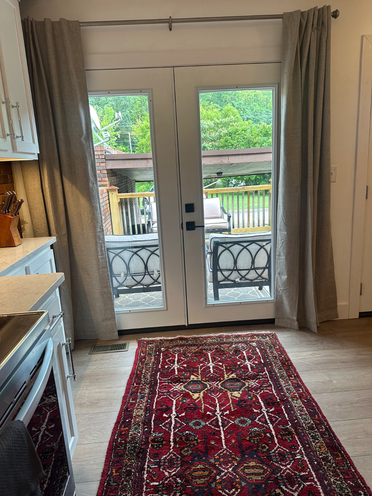 Spacious, uptown vibe 3 bedroom condo in convenient, quiet location. - Photo 1