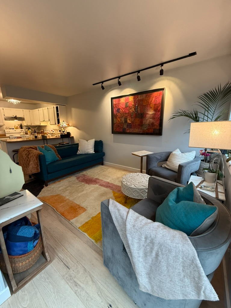 Cozy Condo Near Downton - Photo 1