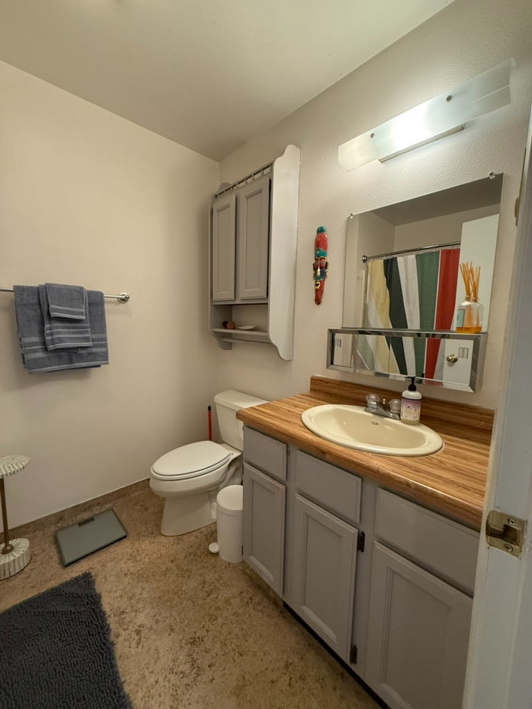 Cozy Condo Near Downton - Photo 5