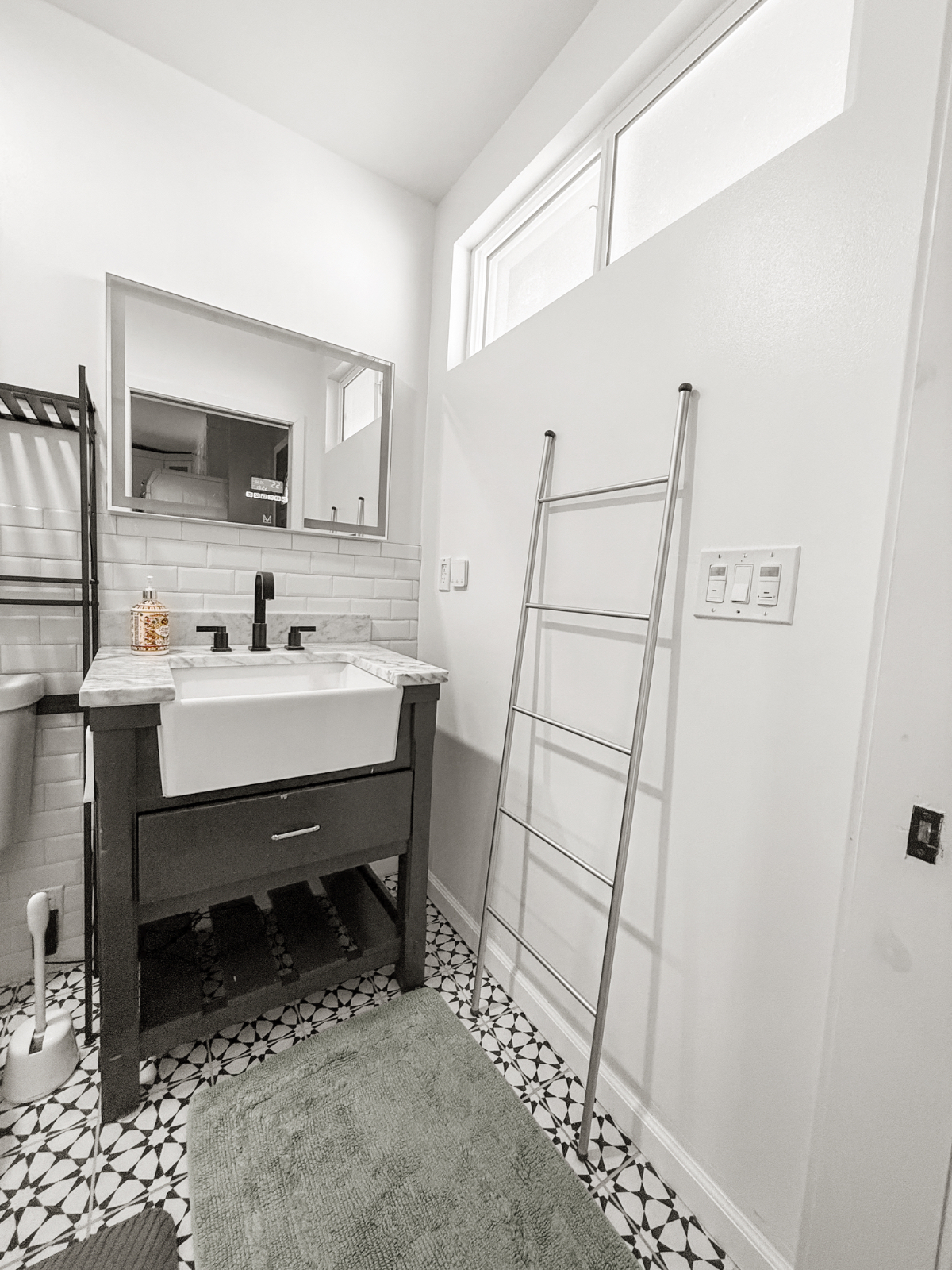 Stylish City Suite in Prime LA Location Walk to USC - Photo 4