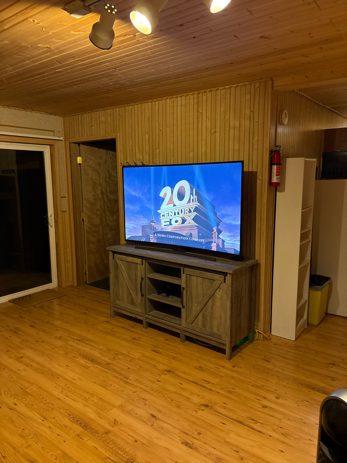 Cozy quite secure and peaceful near hospital one bedroom apartment - Photo 1