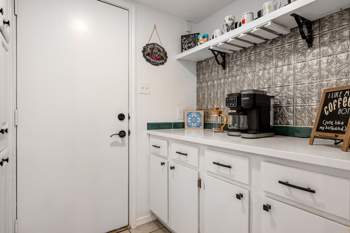 *New Listing!*  3 BDRM 2.5 BTH Home w/ Big Private Fenced Yard, Big Hot Tub, & Garage.  Pet Friendly - Photo 10