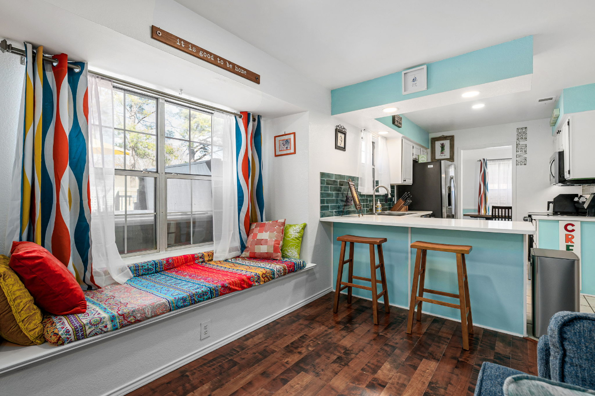 *New Listing!* 3 BDRM 2.5 BTH Home w/ Big Private Fenced Yard, Big Hot Tub, & Garage. Pet Friendly - Photo 1