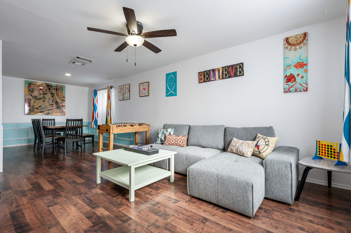 *New Listing!*  3 BDRM 2.5 BTH Home w/ Big Private Fenced Yard, Big Hot Tub, & Garage.  Pet Friendly - Photo 7