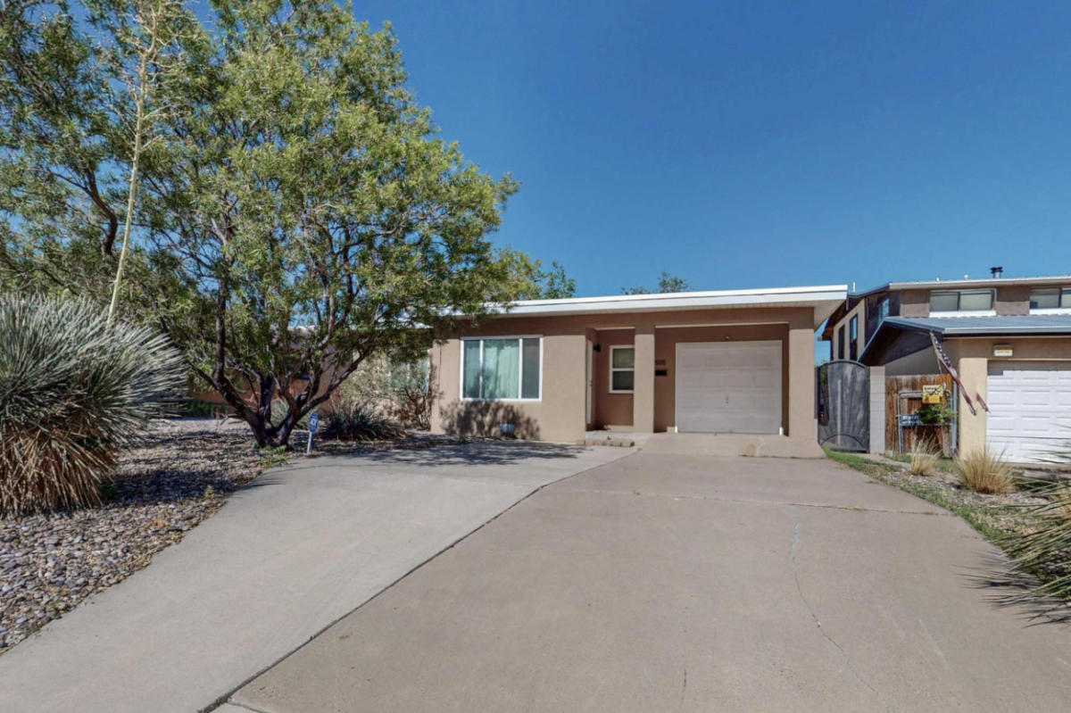 Charming Southeast Heights Home Near Nob Hill - Photo 3