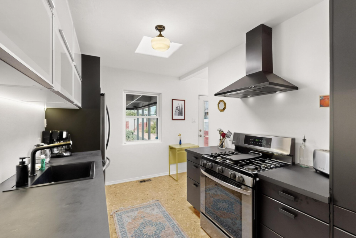 Charming Southeast Heights Home Near Nob Hill - Photo 6