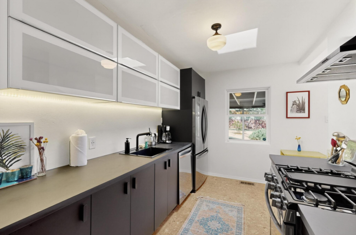 Charming Southeast Heights Home Near Nob Hill - Photo 10
