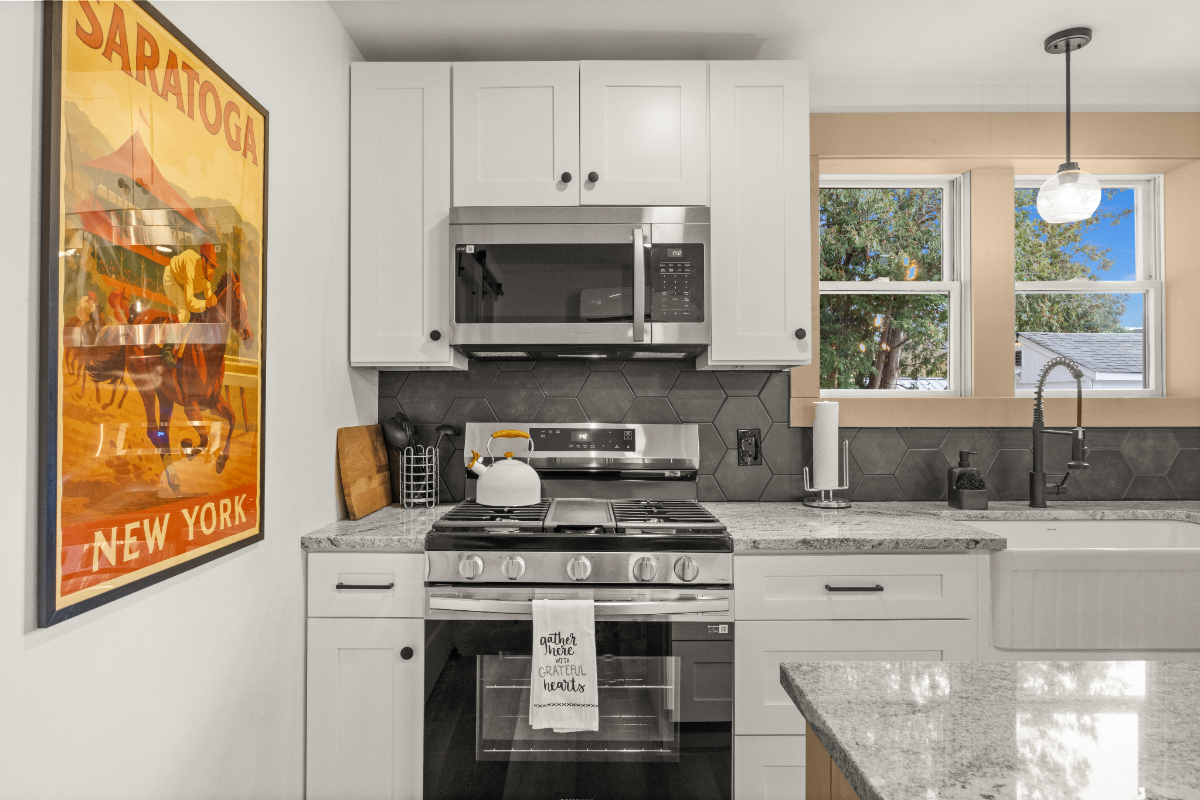 Newly Renovated Home in the heart of Saratoga Springs - Photo 8