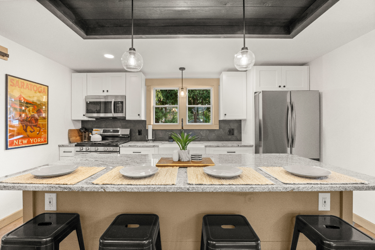 Newly Renovated Home in the heart of Saratoga Springs - Photo 9