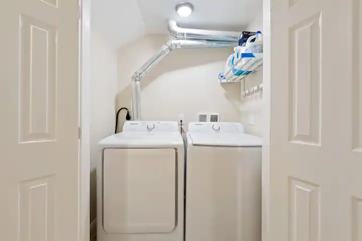 Bright Basement Apartment | Quiet, Fully Furnished | Ideal for Healthcare, Remote & Government Profe - Photo 10