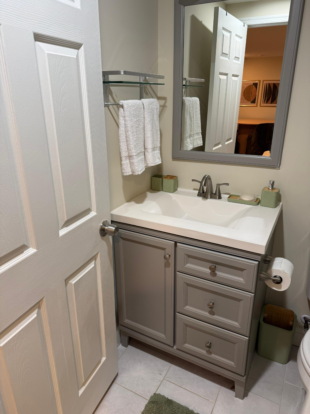 Bright Basement Apartment | Quiet, Fully Furnished | Ideal for Healthcare, Remote & Government Profe - Photo 8