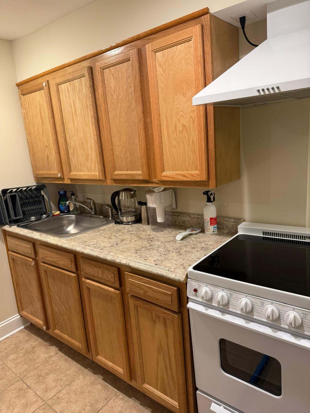 Bright Basement Apartment | Quiet, Fully Furnished | Ideal for Healthcare, Remote & Government Profe - Photo 6