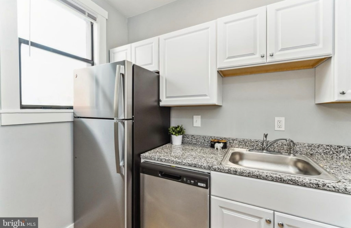 1BR/1BA Condo for Rent - Photo 3