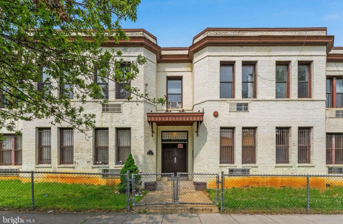1BR/1BA Condo for Rent - Photo 2