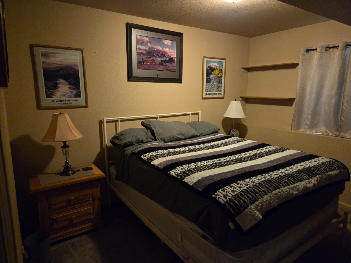Centrally located Basement efficiency Apartment - Photo 2