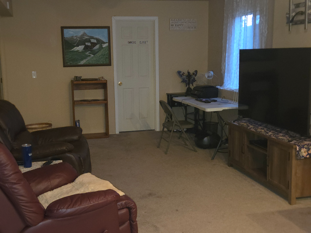 Centrally located Basement efficiency Apartment - Photo 5