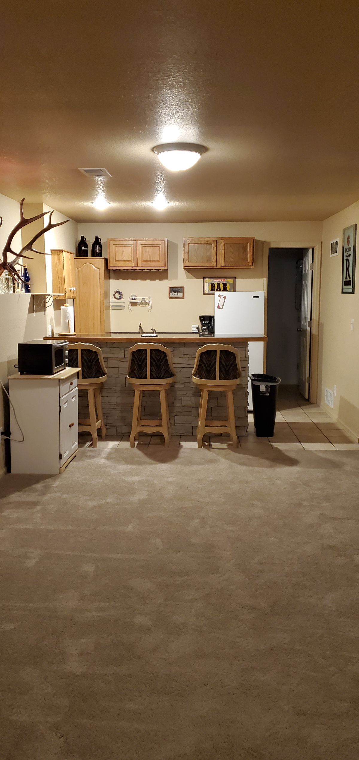 Centrally located Basement efficiency Apartment - Photo 7