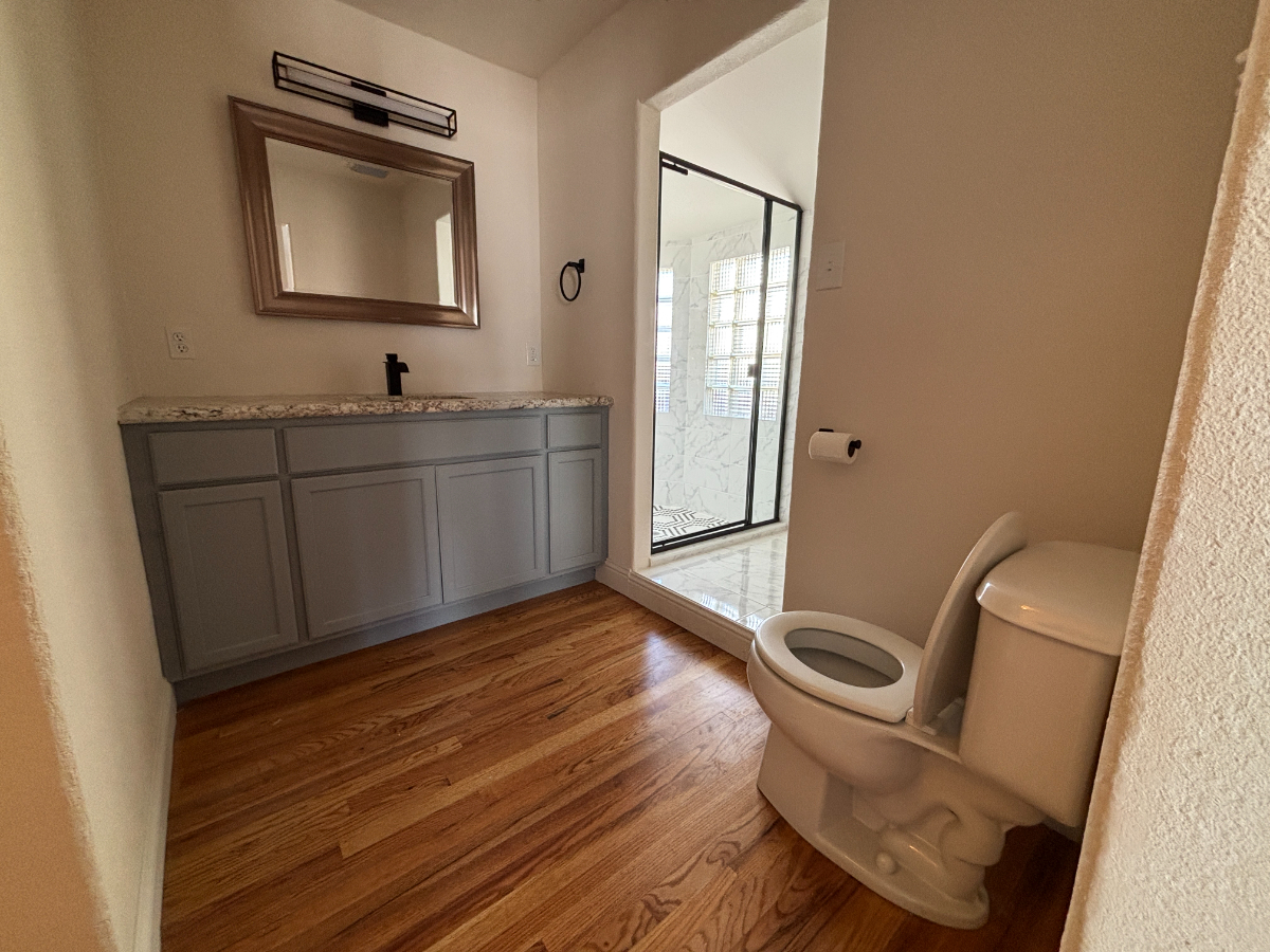 1 Bed 1 Bath Apartment. Shared Home w/ Private Entrance, Bath, and Kitchen. - Photo 6