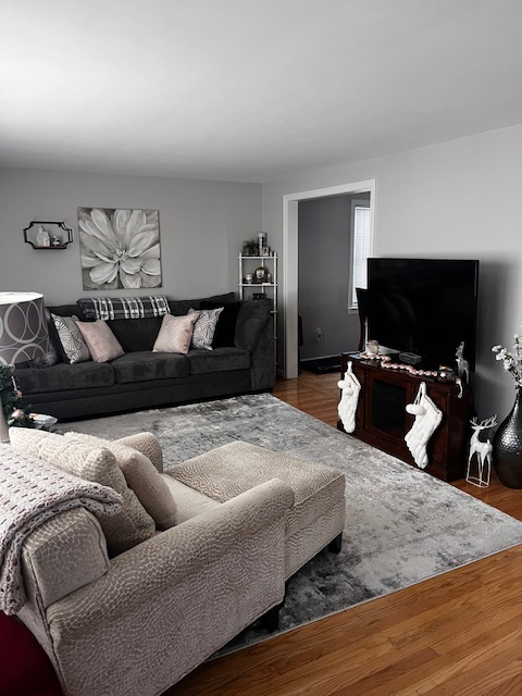 Charming three-bedroom home with easy parking and great everyday comfort - Photo 1