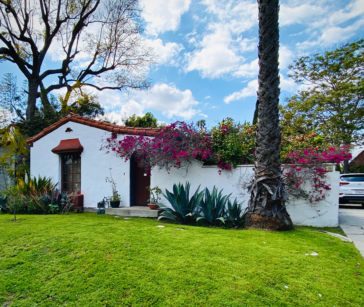 Private Room in a Beautiful Spanish-Style Home Near LACMA - Photo 1