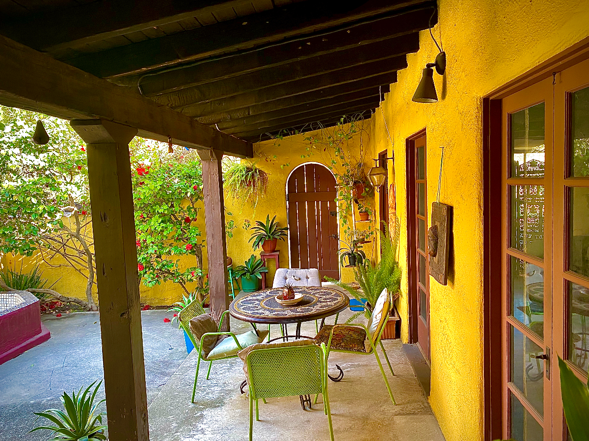 Private Room in a Beautiful Spanish-Style Home Near LACMA - Photo 2