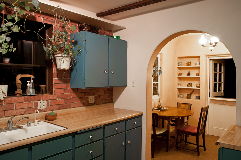 Private Room in a Beautiful Spanish-Style Home Near LACMA - Photo 4