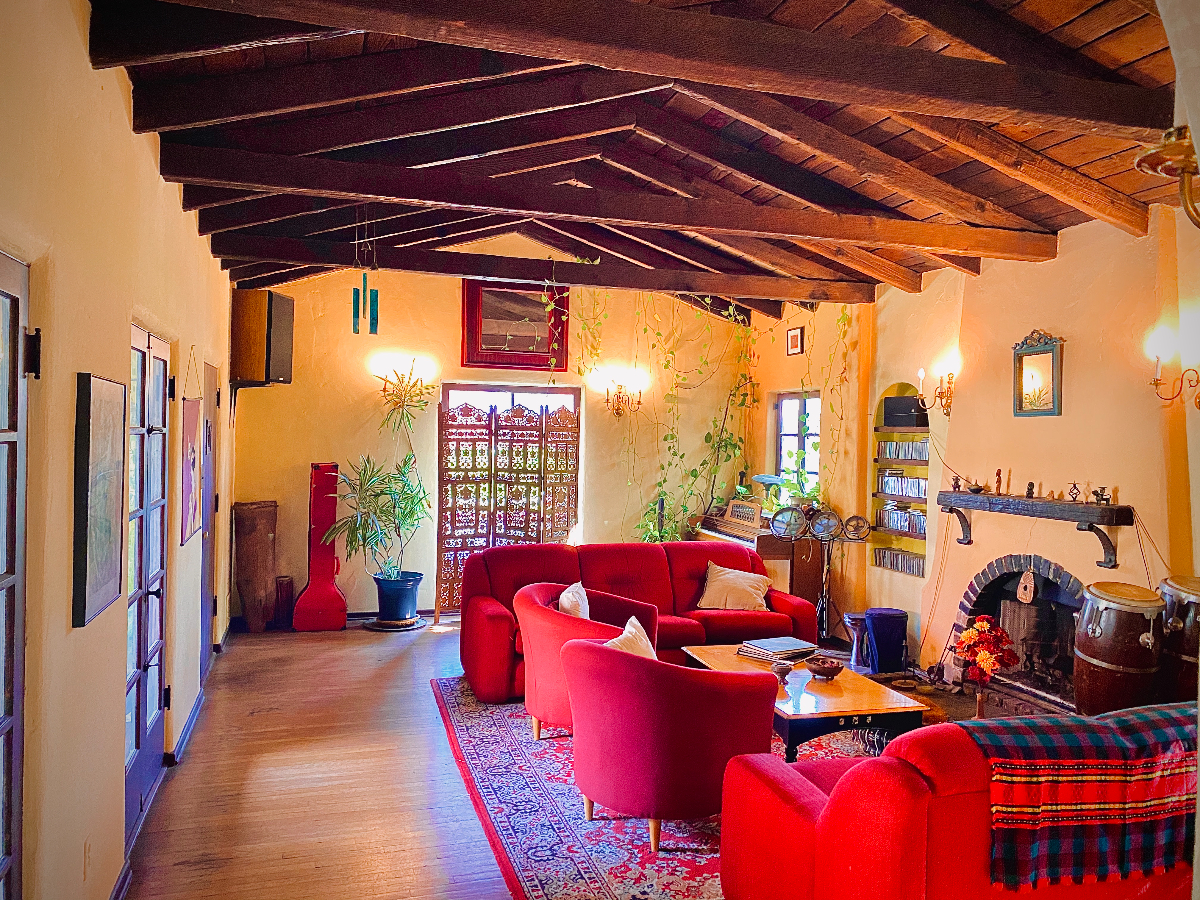 Private Room in a Beautiful Spanish-Style Home Near LACMA - Photo 5