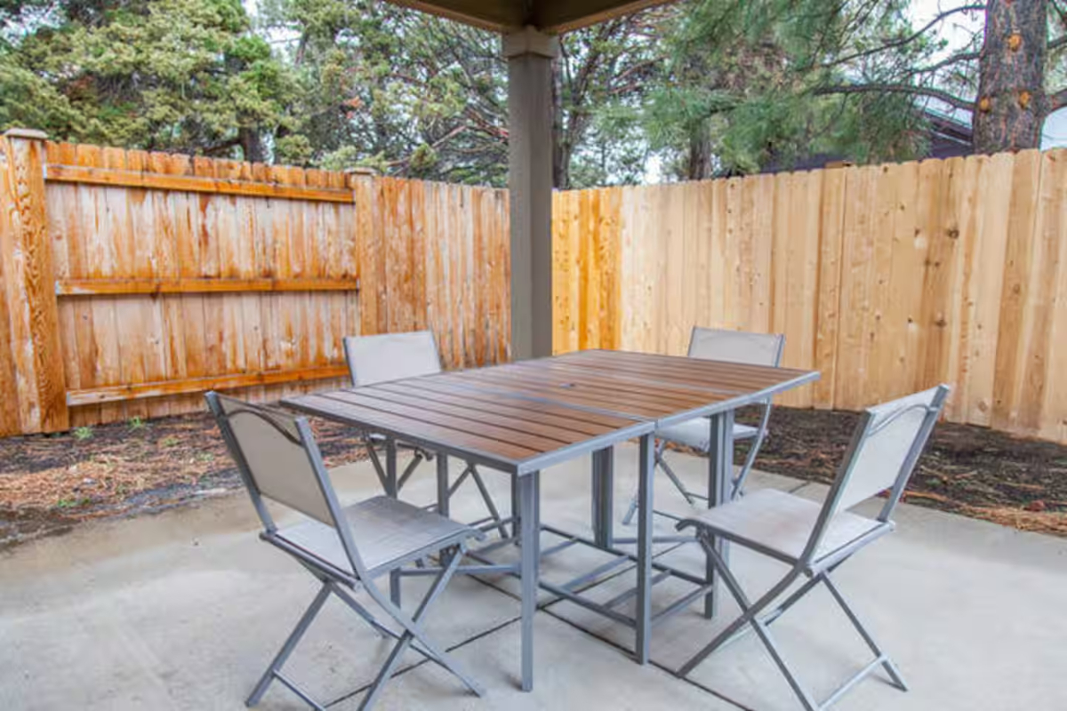 Cozy 3BR Near Factory Stores & Old Mill, EV Charger, Fast WiFi, Pet friendly - Photo 3