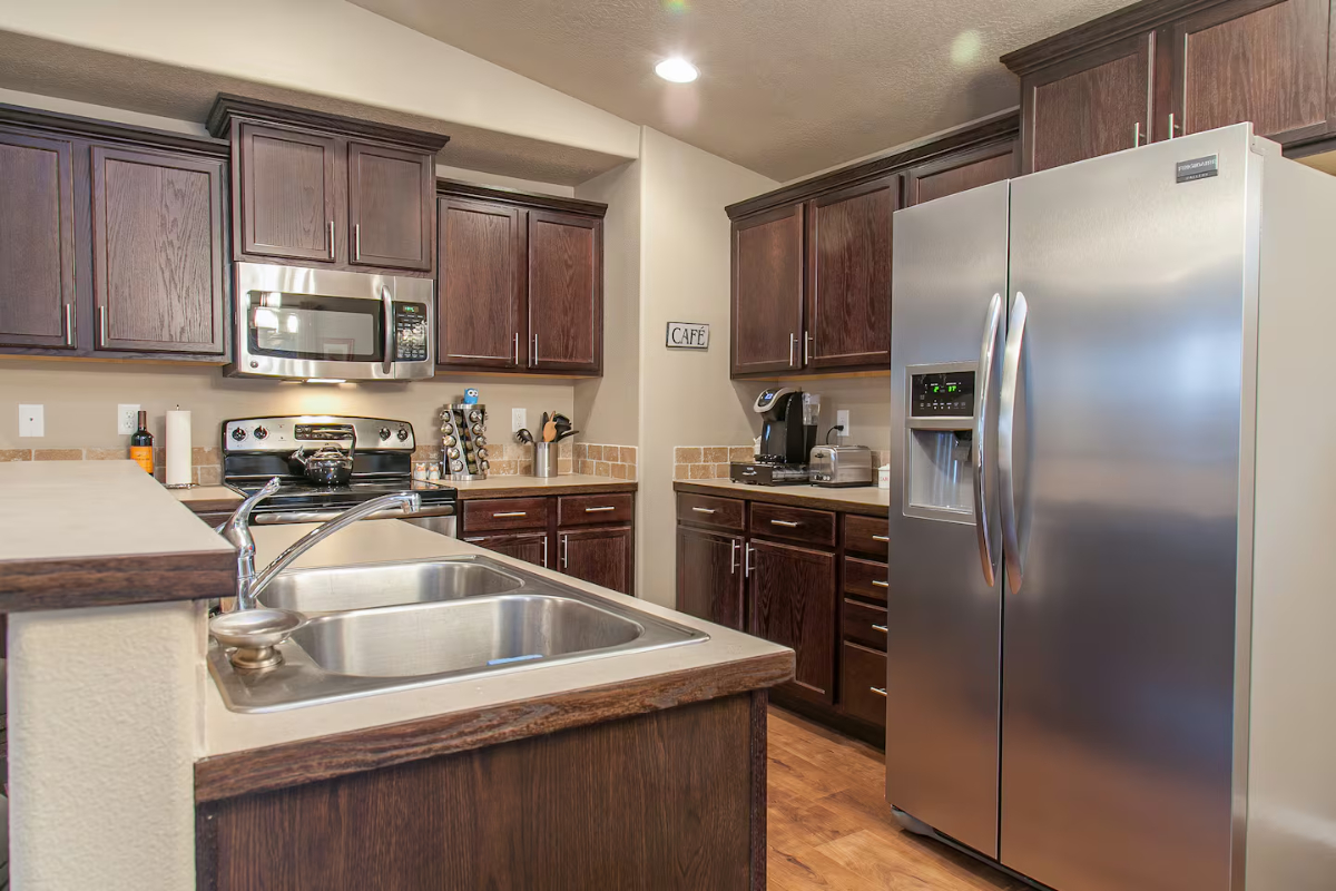 Cozy 3BR Near Factory Stores & Old Mill, EV Charger, Fast WiFi, Pet friendly - Photo 4