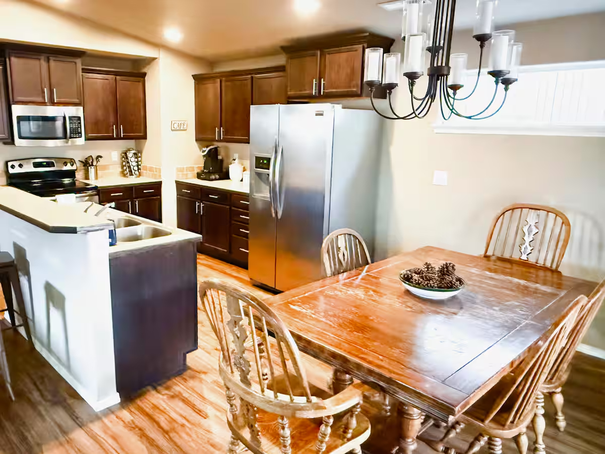 Cozy 3BR Near Factory Stores & Old Mill, EV Charger, Fast WiFi, Pet friendly - Photo 5
