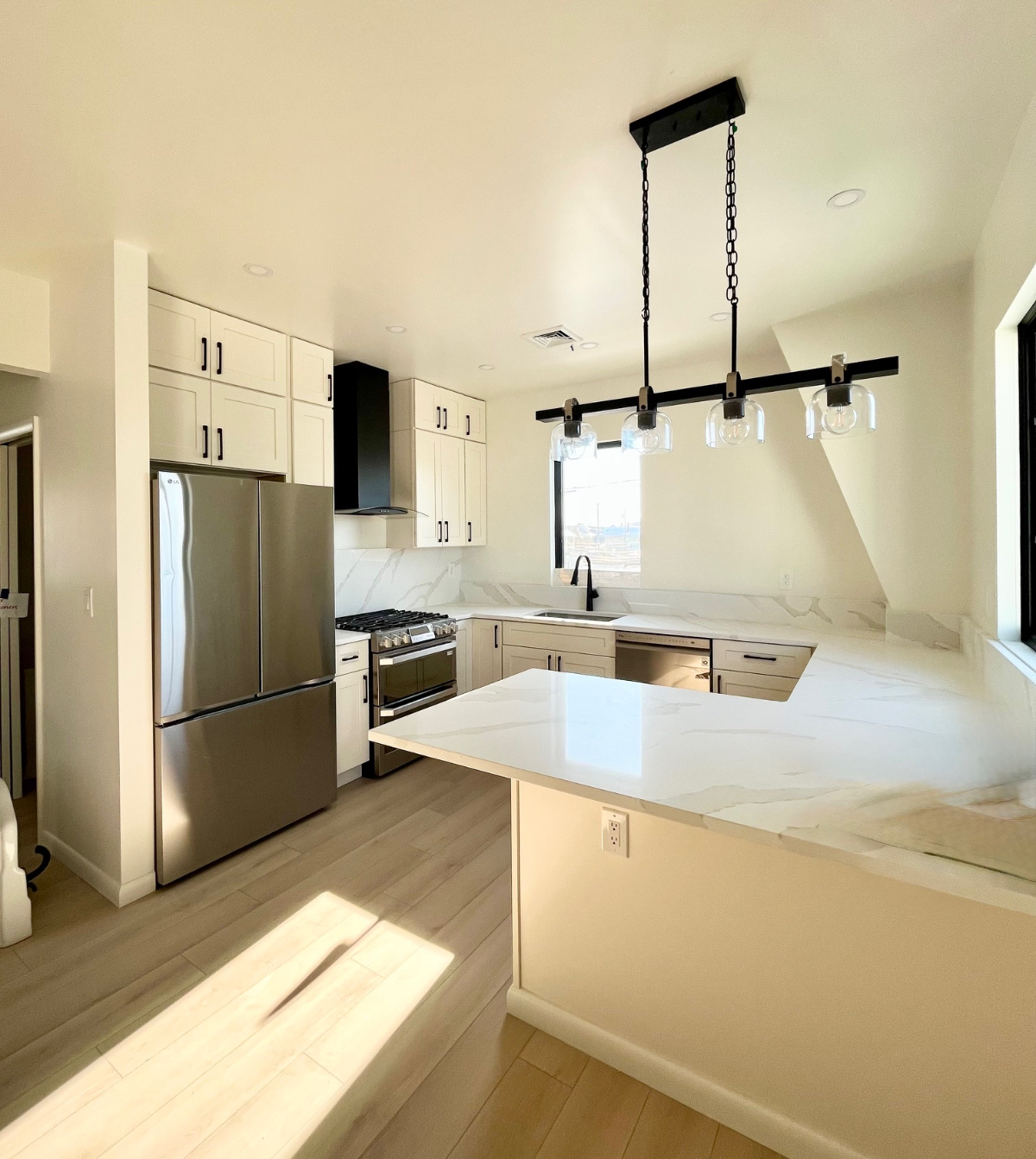 High-End Newly Renovated 3BR / 2.5 BA Duplex In Rockaway Beach near Transit - Photo 1