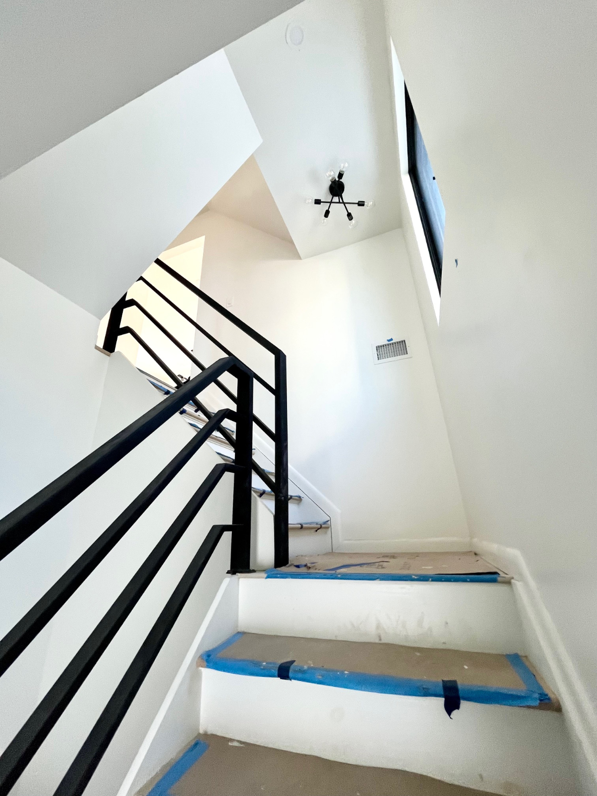 High-End Newly Renovated 3BR / 2.5 BA Duplex In Rockaway Beach near Transit - Photo 11