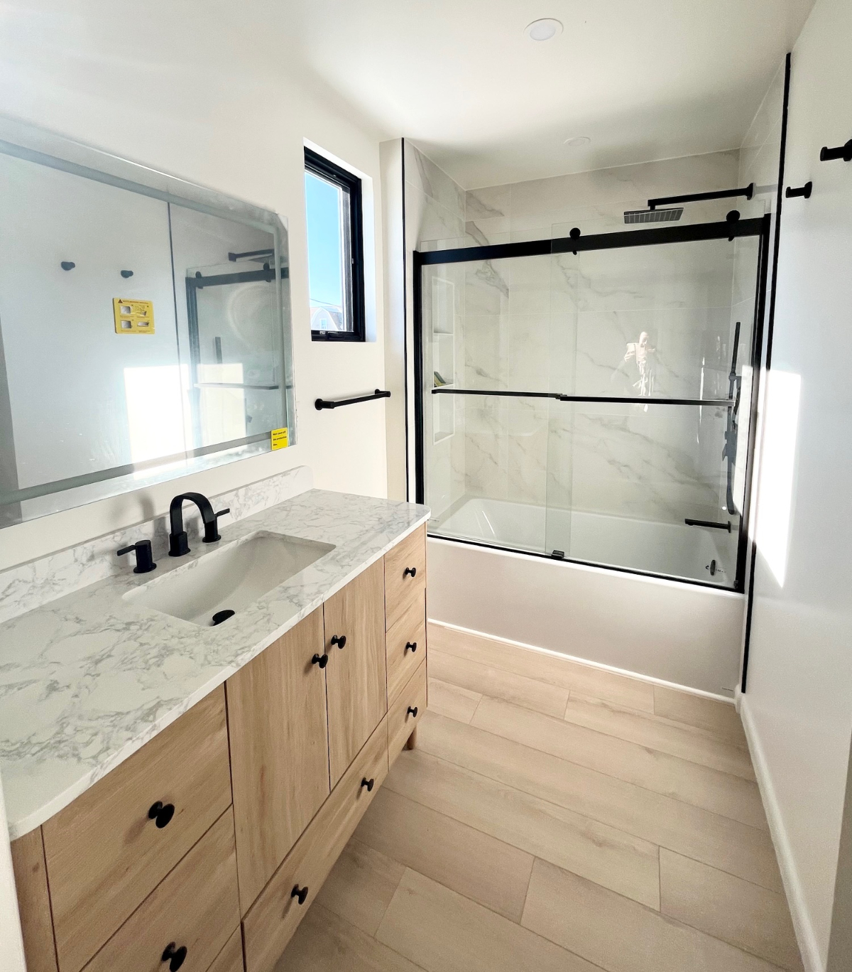 High-End Newly Renovated 3BR / 2.5 BA Duplex In Rockaway Beach near Transit - Photo 3