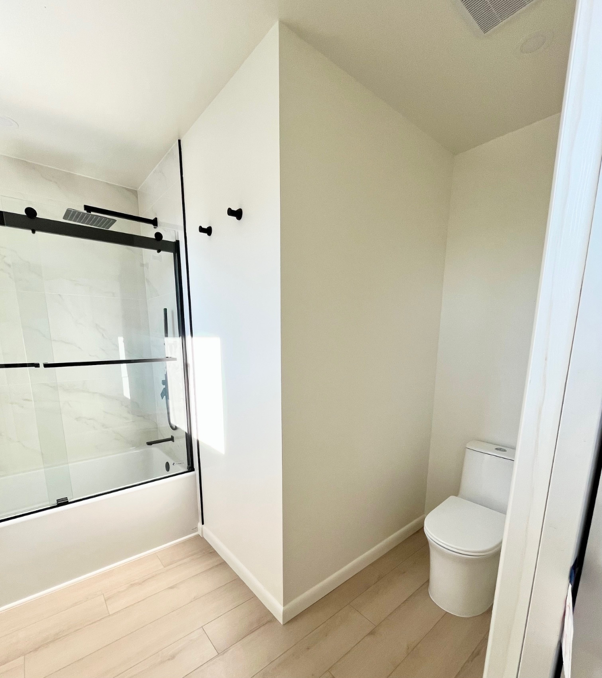 High-End Newly Renovated 3BR / 2.5 BA Duplex In Rockaway Beach near Transit - Photo 4