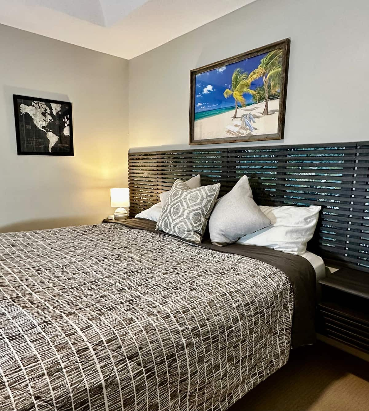 Private King Oasis with en-Suite Bath