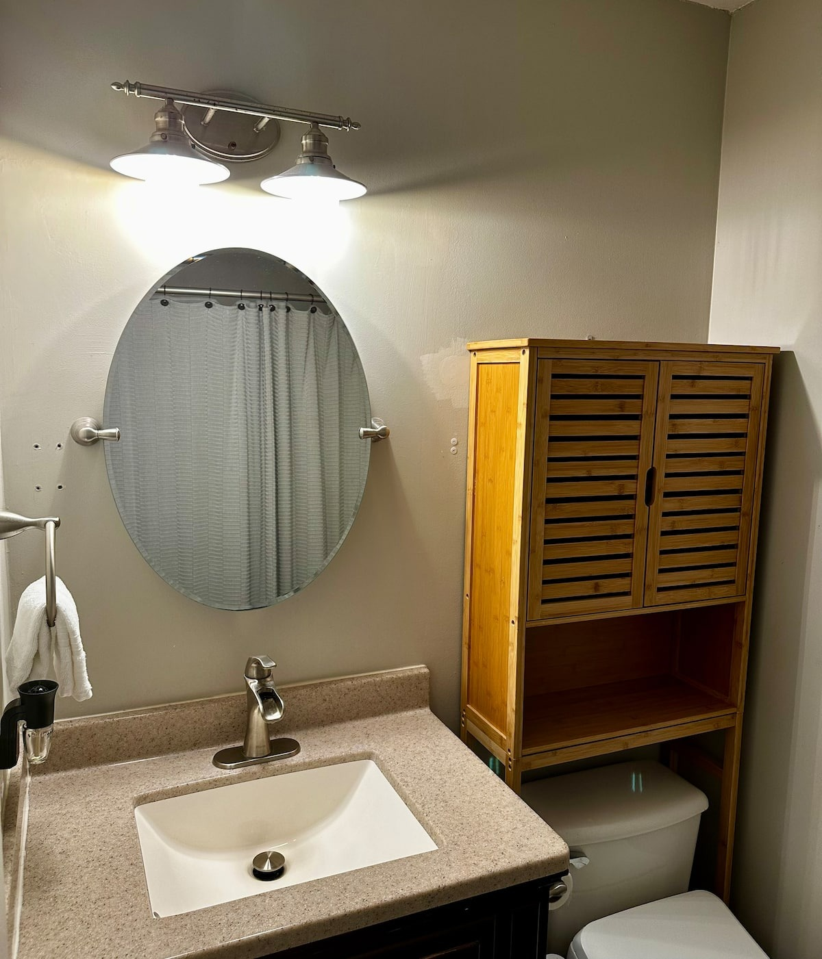 Private King Oasis with en-Suite Bath - Photo 2