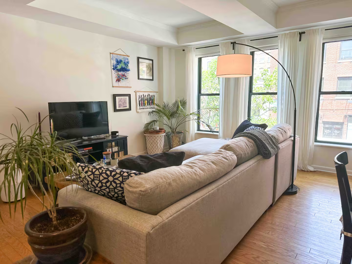 Beautifully Furnished 2BR Condo in Armory Square, Ideal for traveling professionals - Photo 2