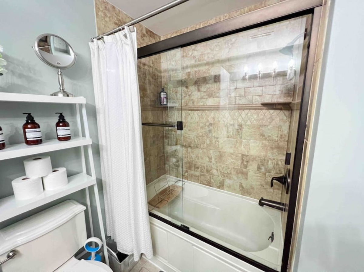 Beautifully Furnished  2BR Condo in Armory Square, Ideal for traveling professionals - Photo 8