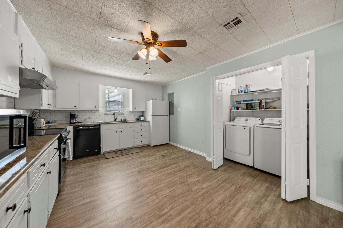 Fully Furnished - Available January 15th Waco Texas - Photo 2