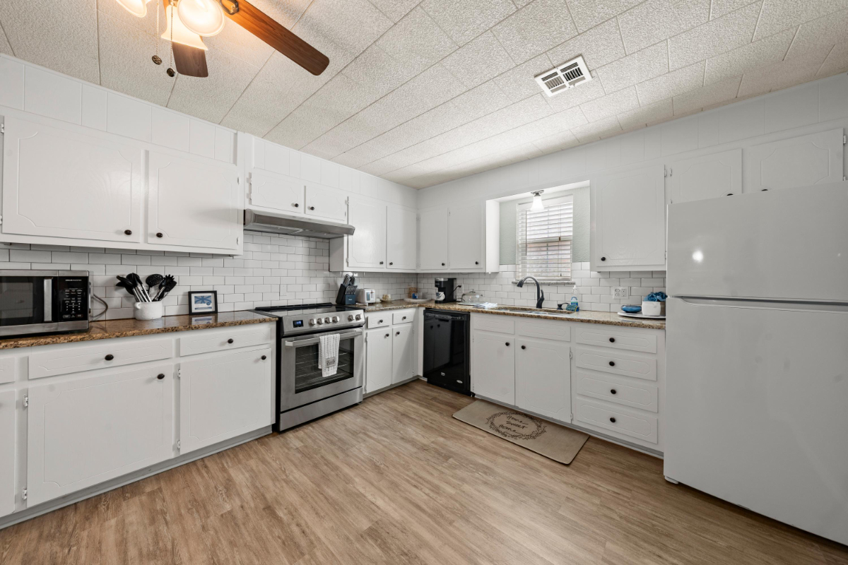 Fully Furnished  - Available January 15th Waco Texas - Photo 6
