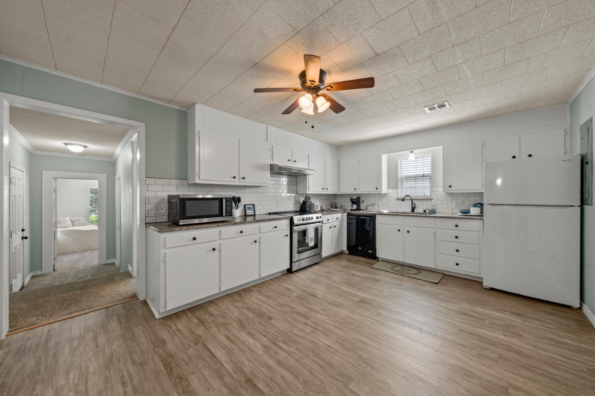 Fully Furnished  - Available January 15th Waco Texas - Photo 8