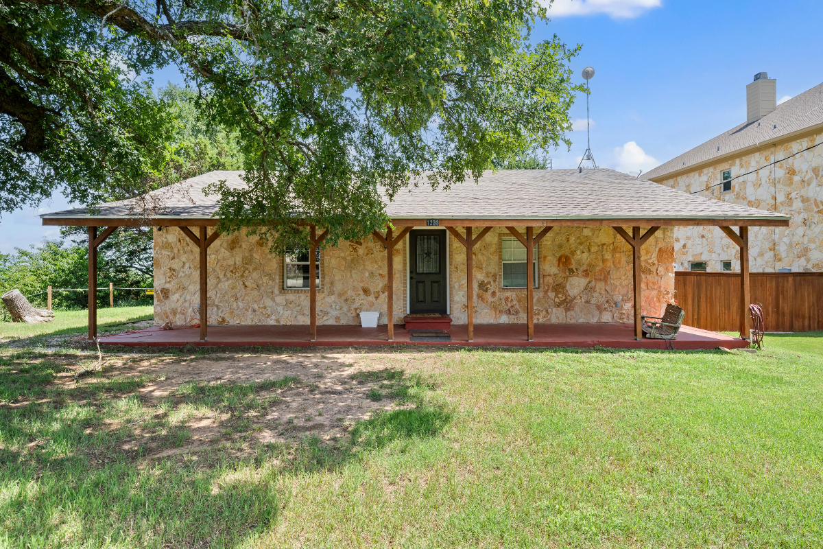 Fully Furnished - Available January 15th Waco Texas - Photo 1