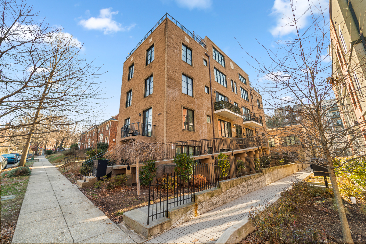 Luxury 2BR / 2BA Condo with Private Patio in Glover Park- Close to Georgetown - Photo 1