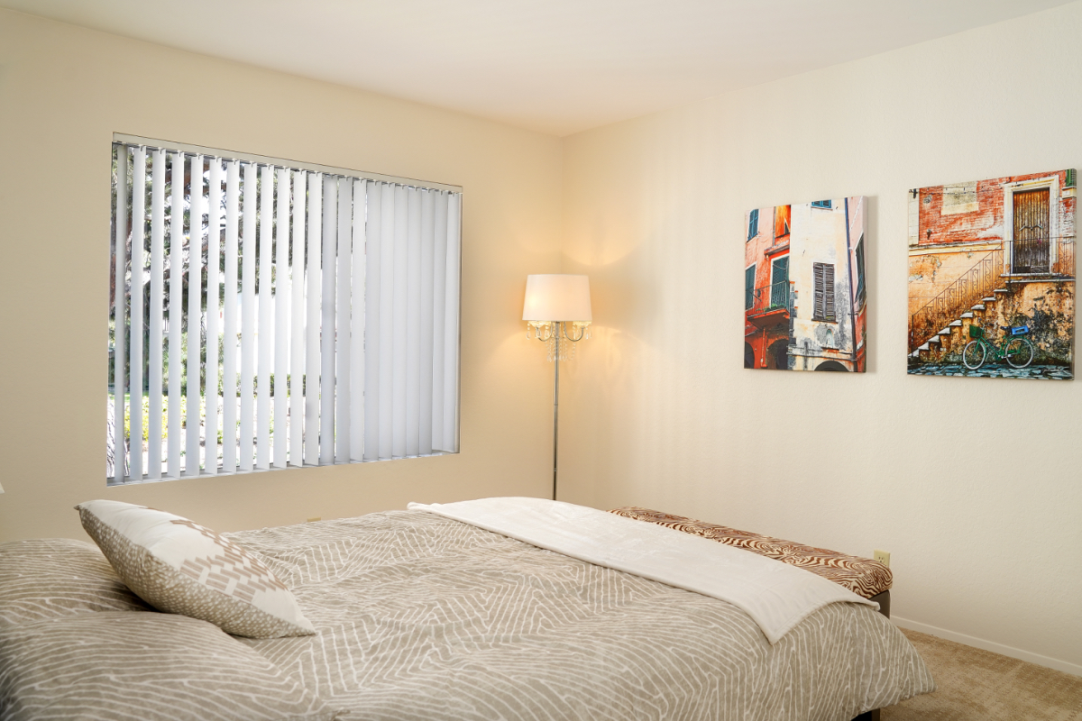 Beautiful second floor condo near UCSD, Scripps Hospital, UTC area - Photo 2