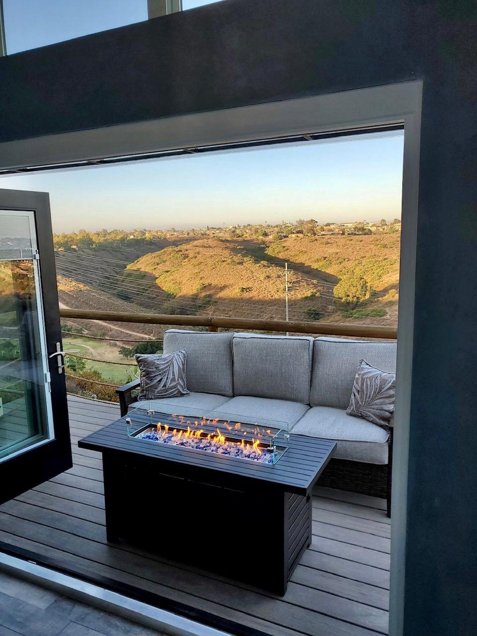 VIP Couples Retreat, with Private Deck and Spa - Photo 3