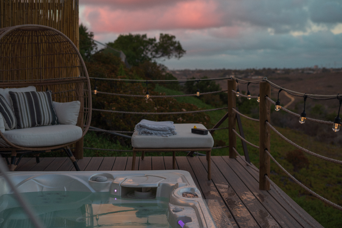 VIP Couples Retreat, with Private Deck and Spa - Photo 4