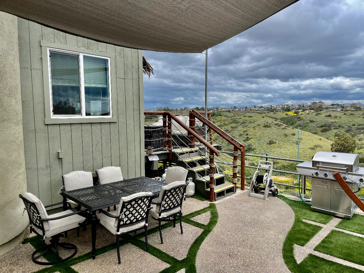 VIP Couples Retreat, with Private Deck and Spa - Photo 2